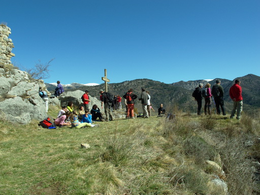 Descansant al Castell de la Vila
Sortida de l'AEL per Setmana Santa, el 7/04/12, al Gorg de la LLeona 
