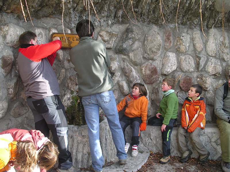 Sortida per les fonts de la Pobla
Aprofitant aquesta sortida, es van penjar cartells d'algunes de les fonts del poble
