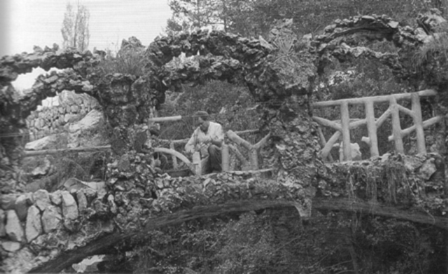 El paleta poblatà Valentí Rovira durant l´última restauració dels Jardins als anys 90
