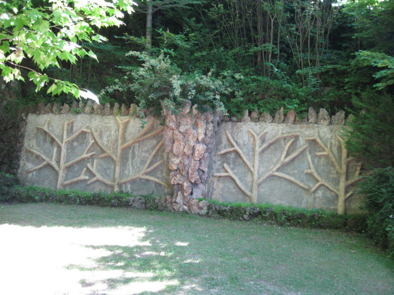 Mur
Jo diria que això es la escenificació del bosc en un mur.
