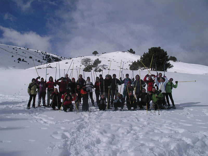 1a sortida amb raquetes
A l'arribada de la sortida amb raquetes. Aquí ens hem ajuntat els dos grups. Ens va fer molt bon temps i la neu estava perfecta.
Paraules clau: AEL excursions raquetes