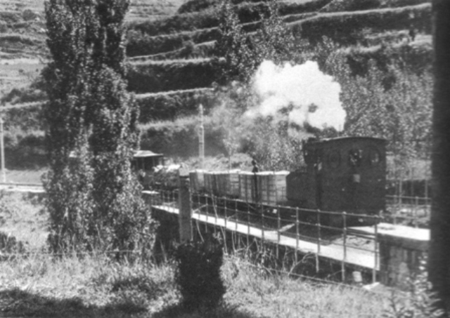 El Carrilet passant pel Pont de Ferro-any 1950
