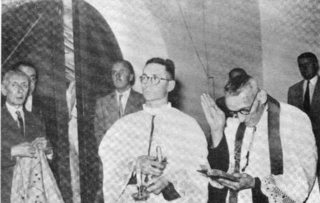 Celebració del 50é aniversari Asland 1901-1951
Benedicció de la placa conmemorativa.
